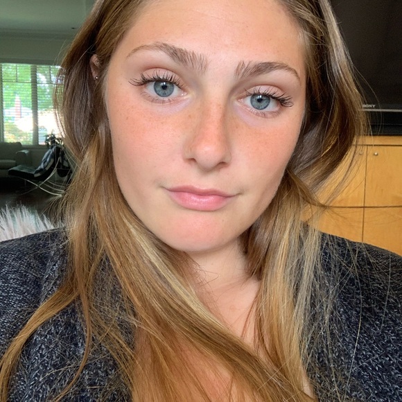 Meet your Posher, Talya - Picture 1 of 1